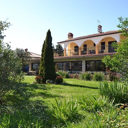 אומאג Giorgina Apartments מראה חיצוני תמונה