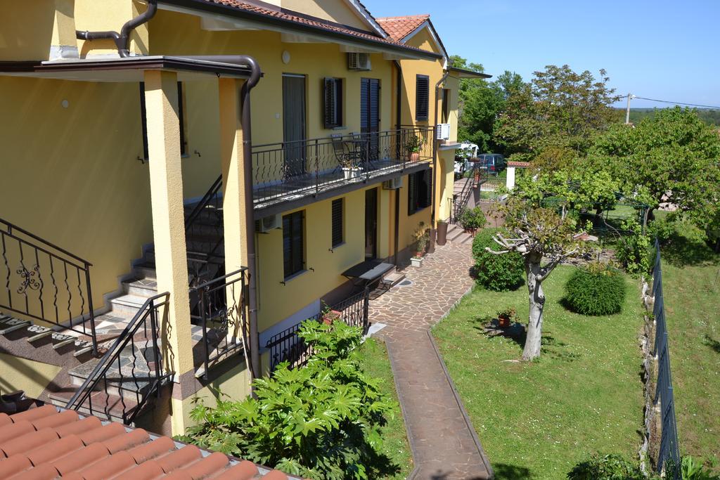 אומאג Giorgina Apartments מראה חיצוני תמונה